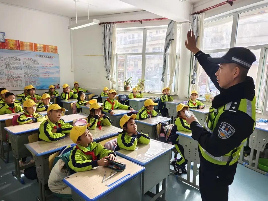长白山活动_长白山全国交通安全日宣传_池北交巡警大队校园交通安全体验课