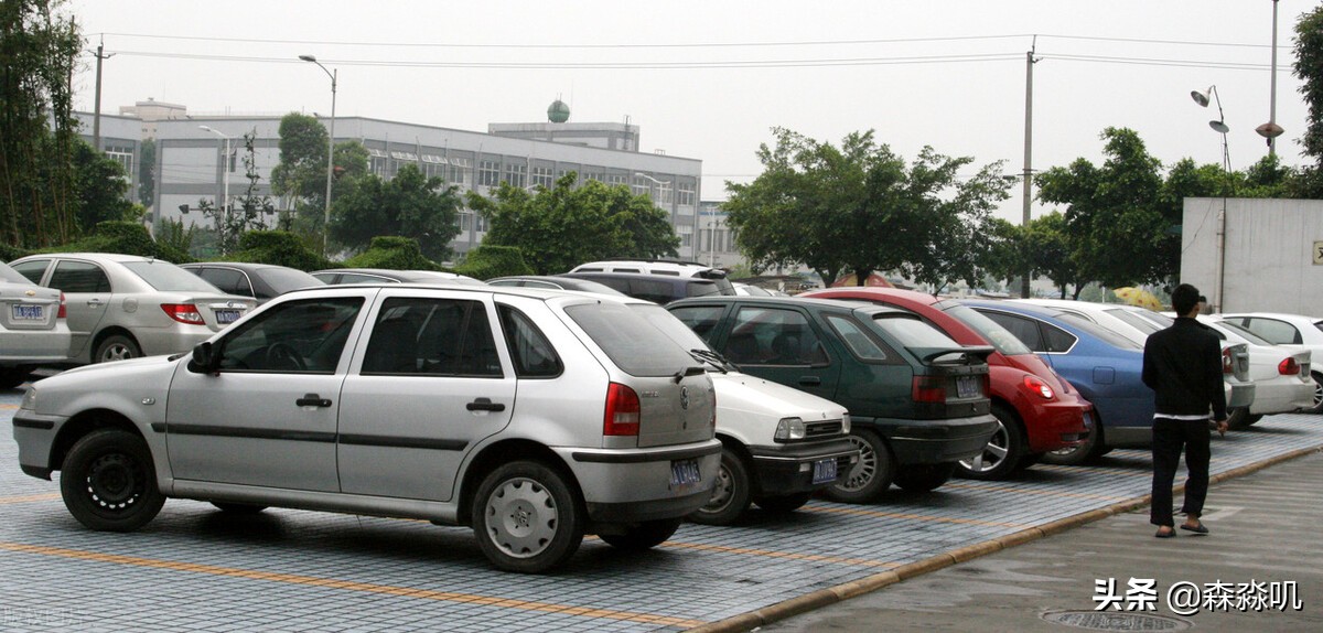 干什么赚钱?_汽车行业小成本赚钱项目_汽车香水创业故事