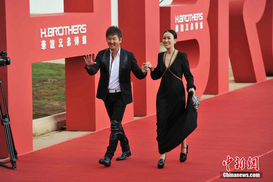 华谊兄弟20周年红毯秀_华谊兄弟二十周年庆典红地毯明星阵容_华谊兄弟二十周年庆典海口红毯现场