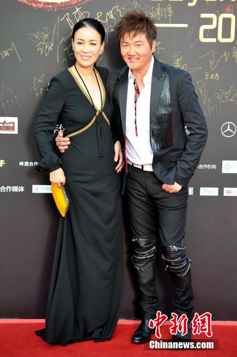 华谊兄弟二十周年庆典海口红毯现场_华谊兄弟20周年红毯秀_华谊兄弟二十周年庆典红地毯明星阵容