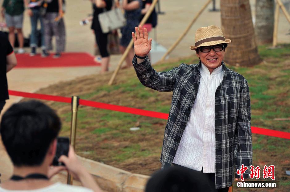 华谊兄弟二十周年庆典海口红毯现场_华谊兄弟20周年红毯秀_华谊兄弟二十周年庆典红地毯明星阵容