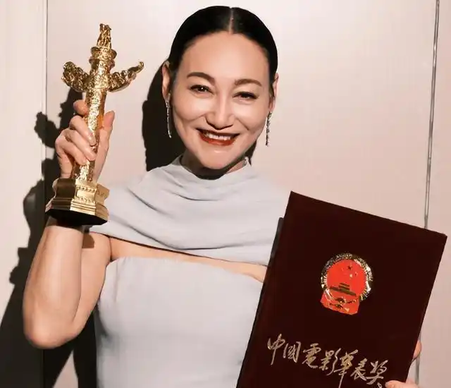 华谊兄弟20周年红毯秀_华表奖红毯造型分析_男演员红毯表现评价